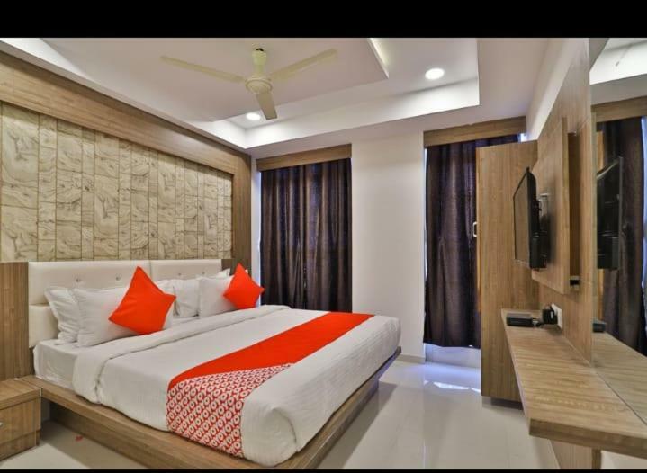 Hotel Pathik Villa Ahmedabad Esterno foto